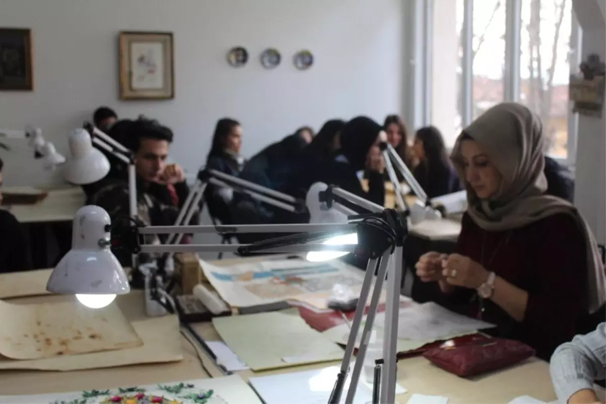 Öğrencilerden Minyatür Sanatına Yoğun İlgi