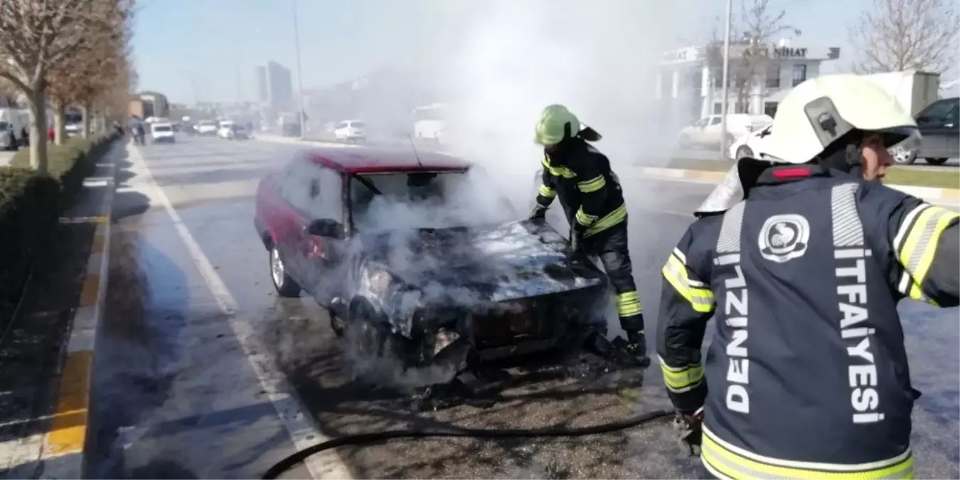 Otomobili Alev Alan Sürücü Canını Son Anda Kurtardı