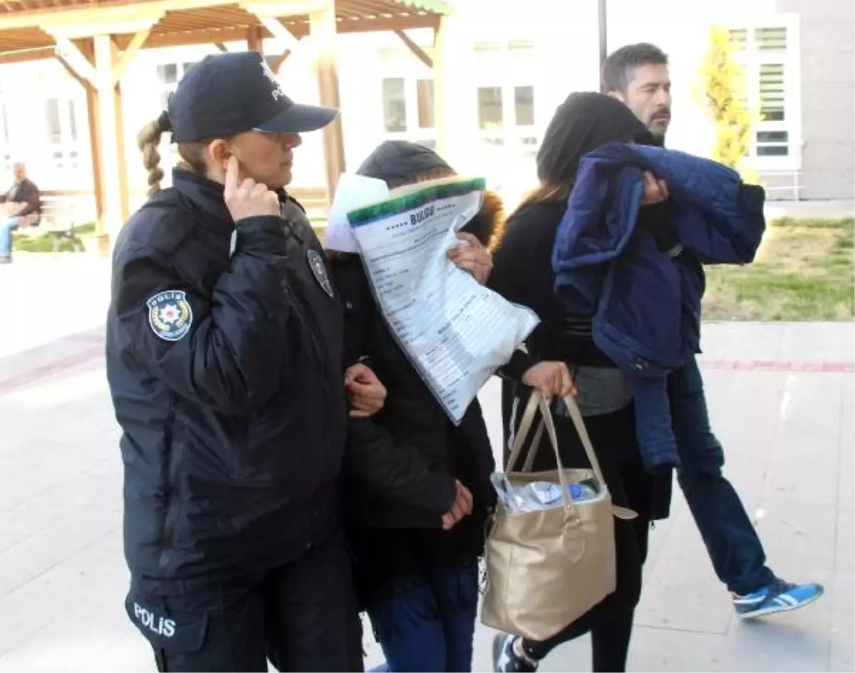 Polise \'Seyyar Satıcıyız\' Diyen Şüphelilerin 111 Suçtan Kaydı Çıktı