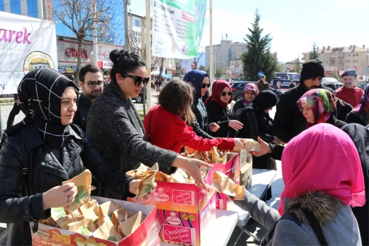 Safranbolu\'da Kandil Simidi İkramı