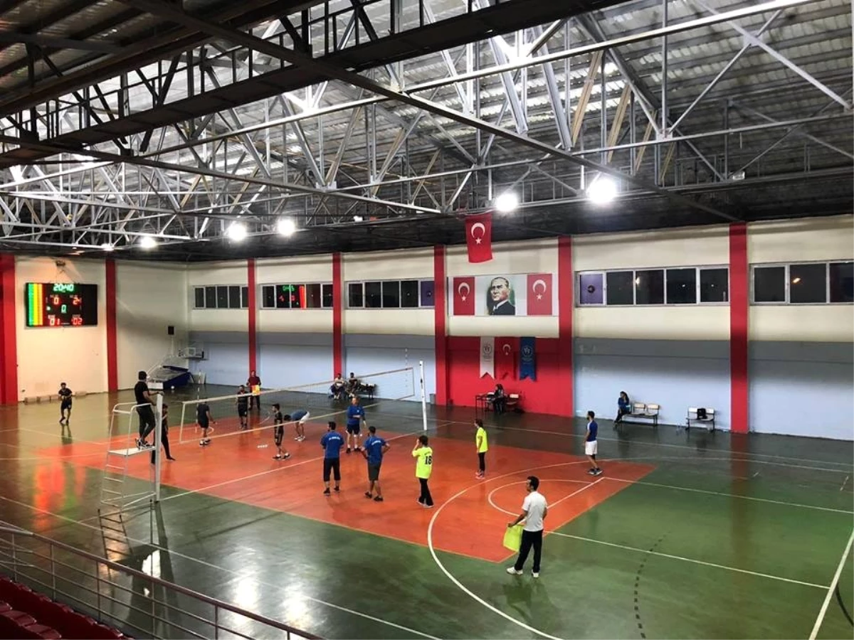 Sason\'da Okullar Arası Voleybol Turnuvası Finalleri Yapıldı