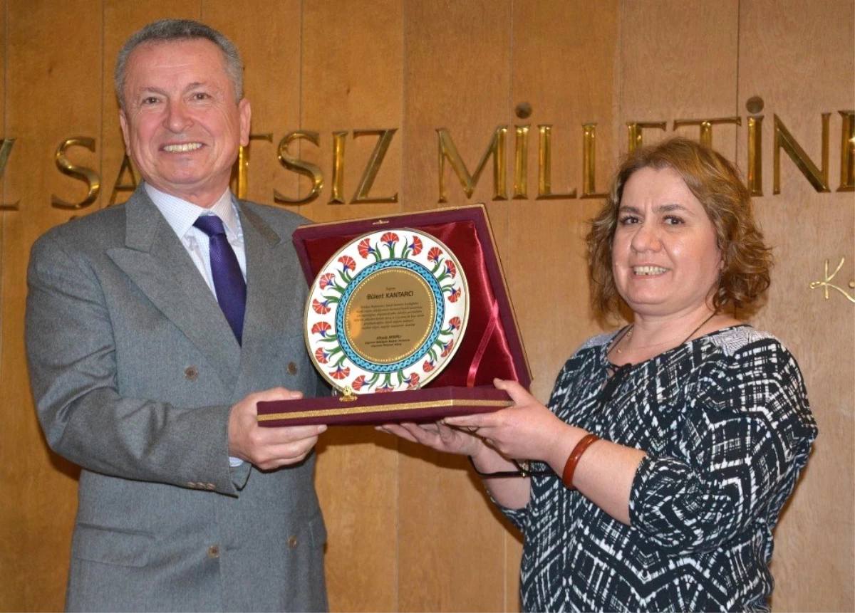 Son Belediye Meclisi Toplantısı Plaketle Taçlandı