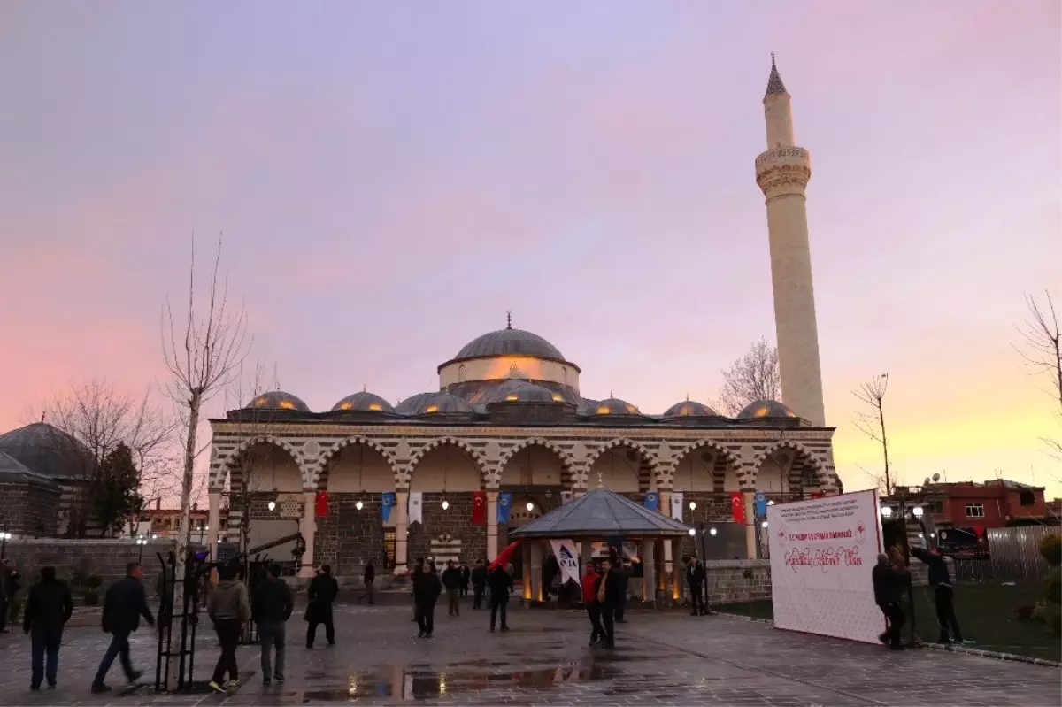 Teröristlerin Yakıp Yıktığı Kurşunlu Camii İbadete Açıldı