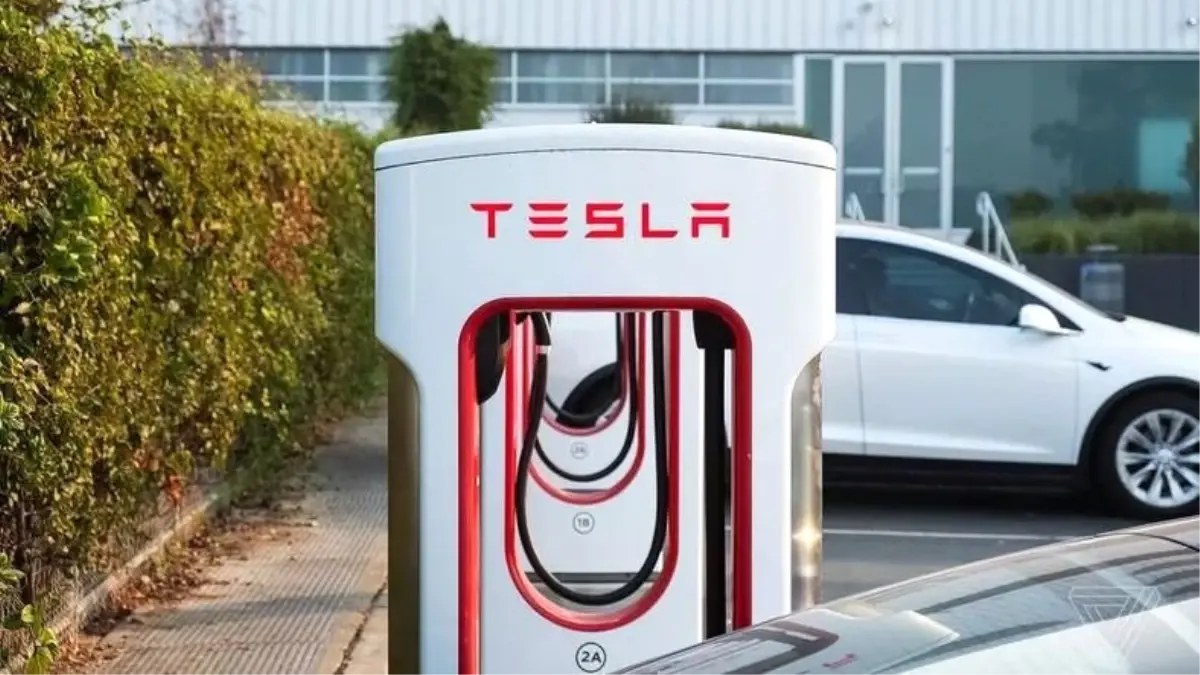 Tesla, 5 Dakikada 120 Km Menzillik Şarj Sağlayan 3. Nesil Süper Şarj İstasyonunu Tanıttı