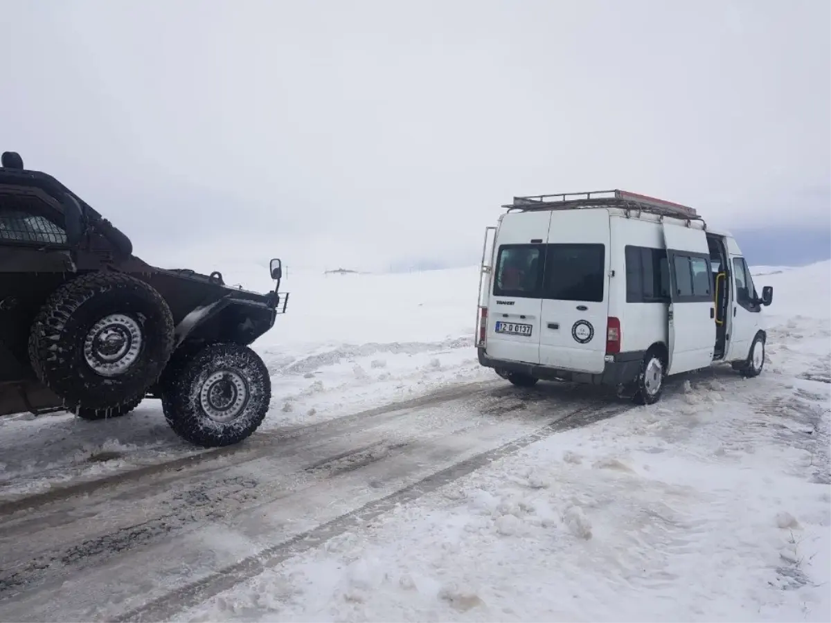 Tipi Yolu Kapattı, Cenazeye Giden 55 Kişi Mahsur Kaldı