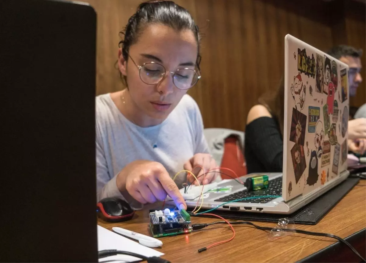 Türk Telekom Kadınları Dijital Yarınlara Hazırlıyor