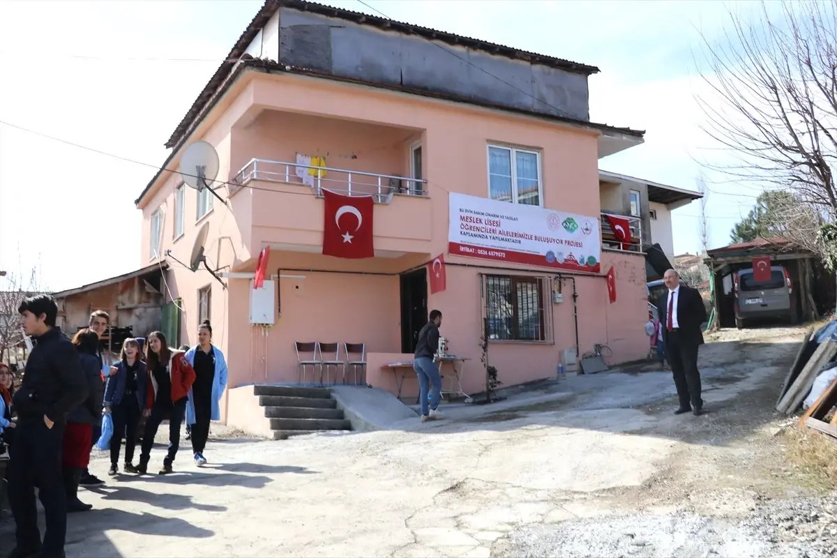 Yanan Evi Meslek Lisesi Öğrencileri Onardı