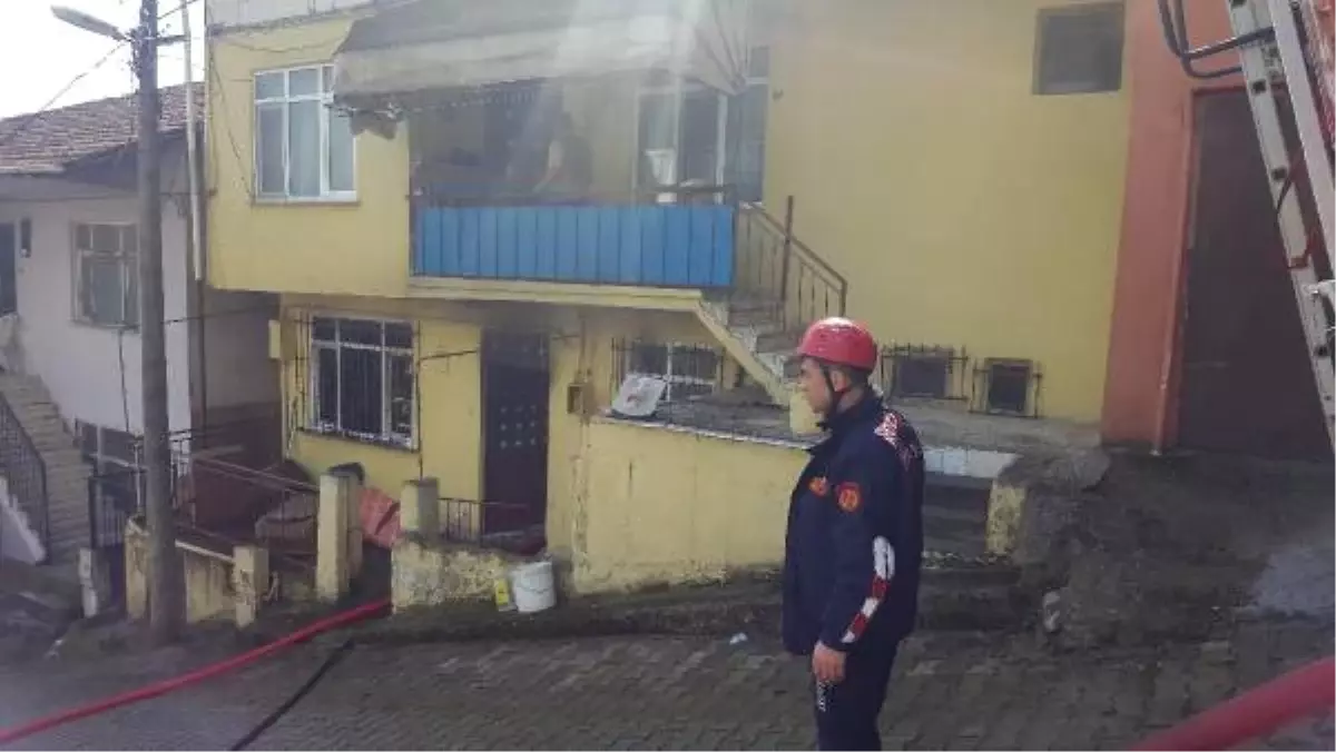 Yangında Mahsur Kalan Anne ve Bebeği İtfaiye Kurtardı