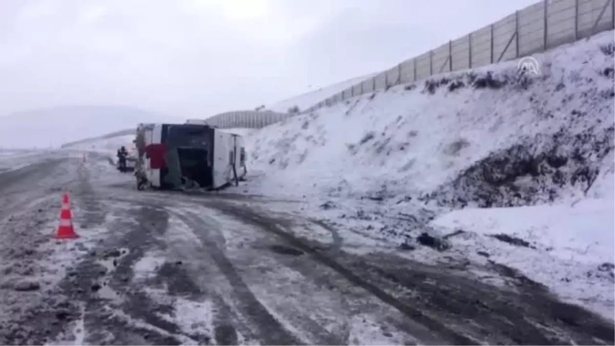 Yolcu Otobüsü Devrildi: 32 Yaralı (2)