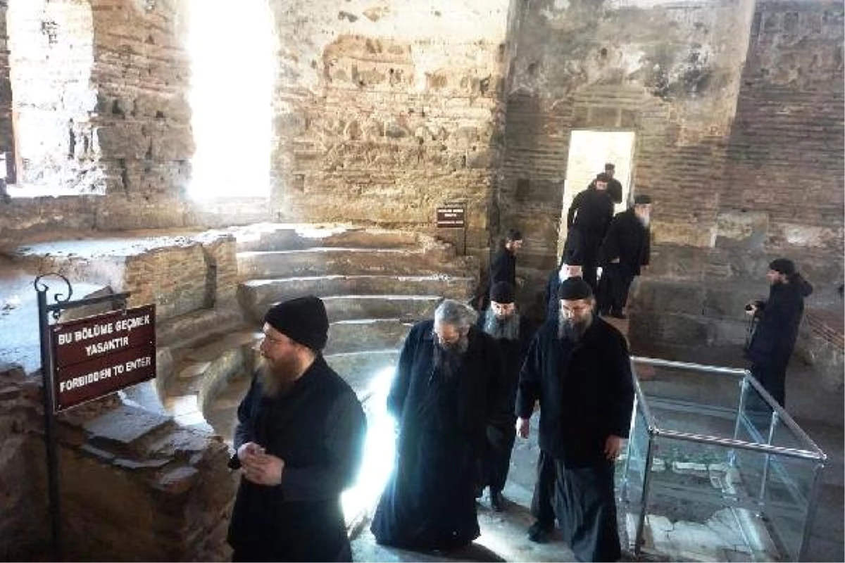 Yunanistan Ortodoks Kilisesi Papazları, Ayasofya Orhan Camii\'ni Ziyaret Etti