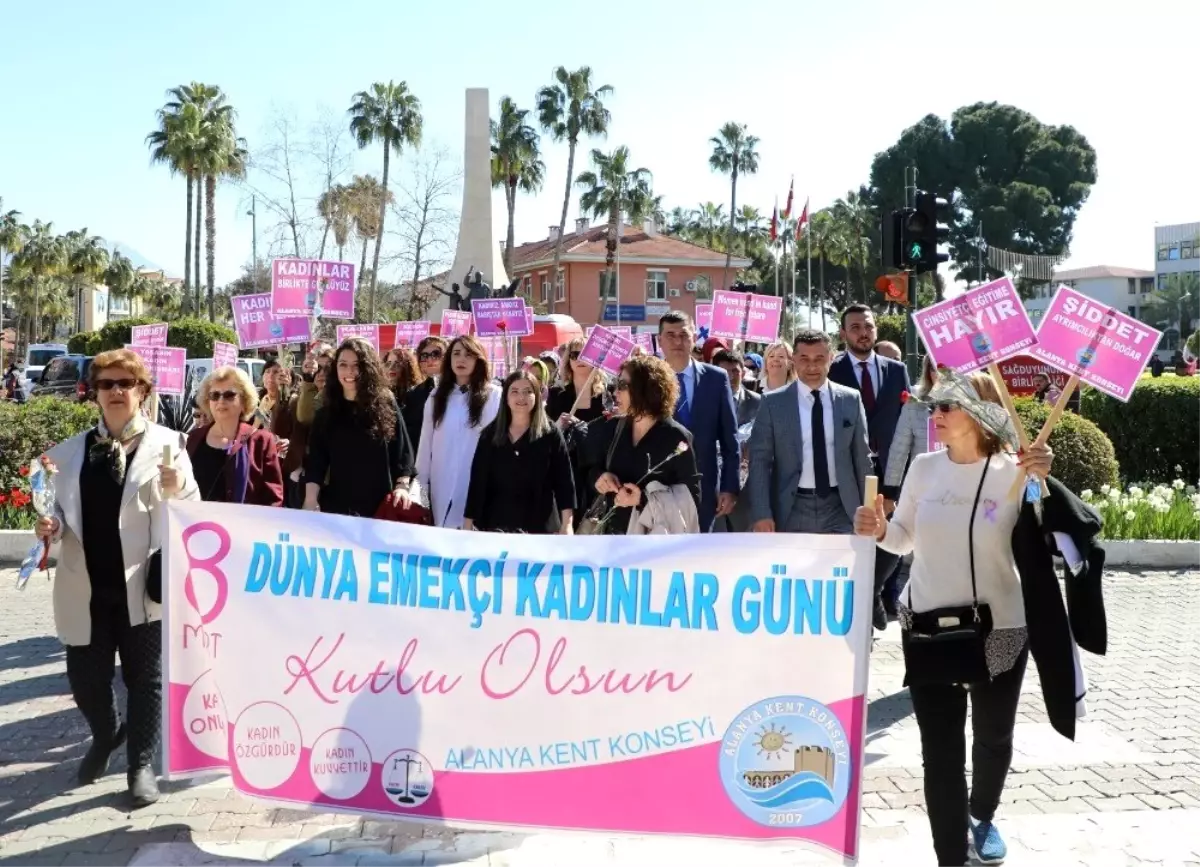 Alanya\'da Dünya Kadınlar Günü Kutlandı