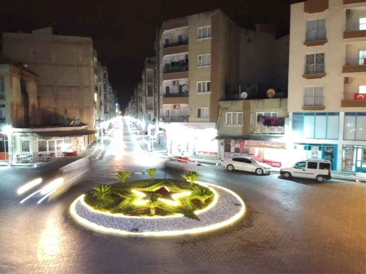 Altay Meydanı\'na Yapılan Ay-yıldız Motifi Çok Beğenildi