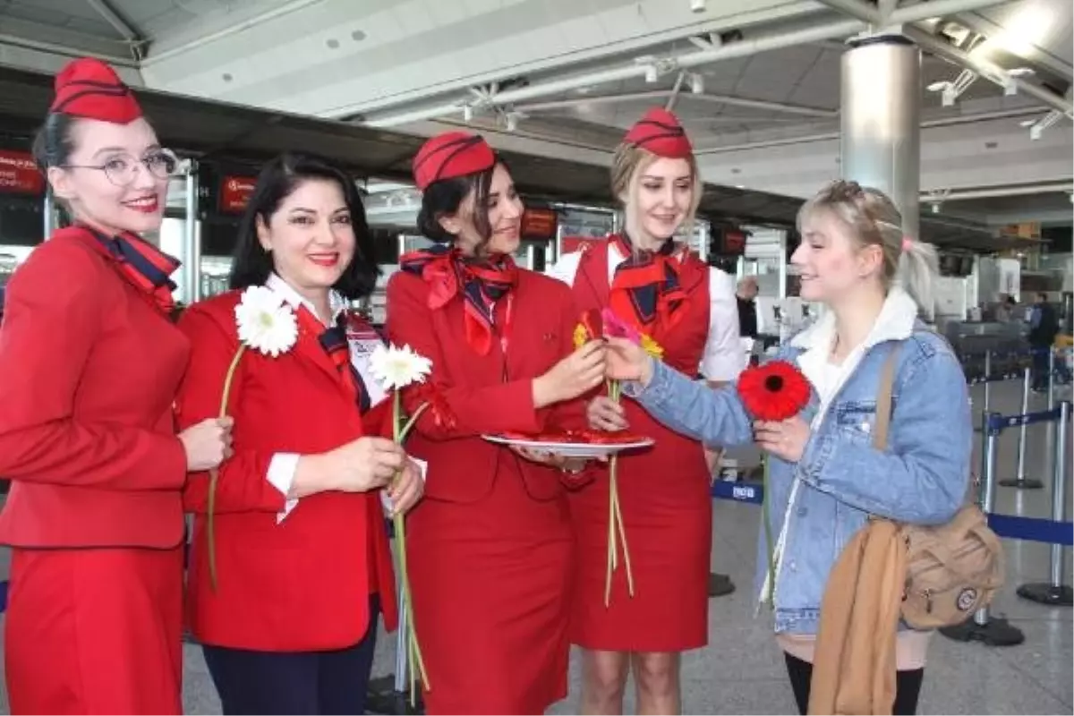 Atatürk Havalimanı\'nda "8 Mart Dünya Kadınlar Günü"