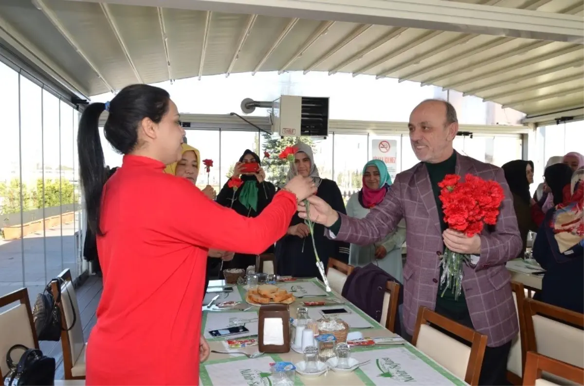 Başkan Öztürk 8 Mart Dünya Kadınlar Gününü Kutladı