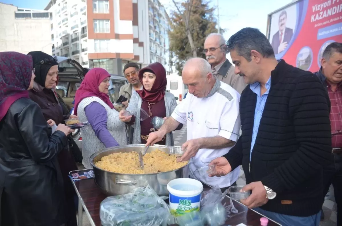 Bayan Muhtar Adayı 8 Mart Dünya Kadınlar Günü\'nde Kadınları Unutmadı