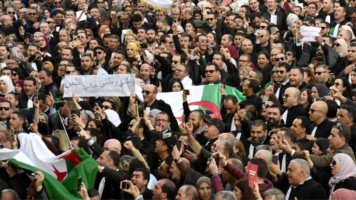 Cezayir: Cumhurbaşkanı \'İç ve Dış Güçlerin Yol Açabileceği Kaosa Karşı\' Protestocuları Uyardı