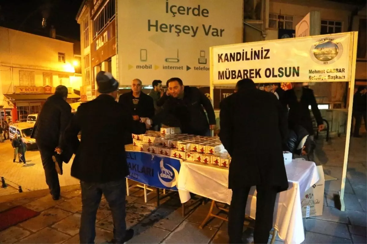 Develi Belediyesi Kandil Simidi Dağıttı