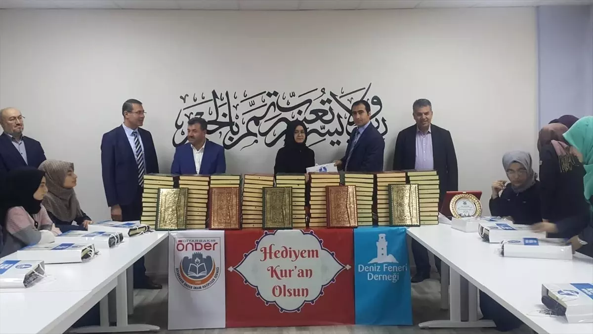 Diyarbakır\'da "Hediyem Kuran Olsun" Kampanyası