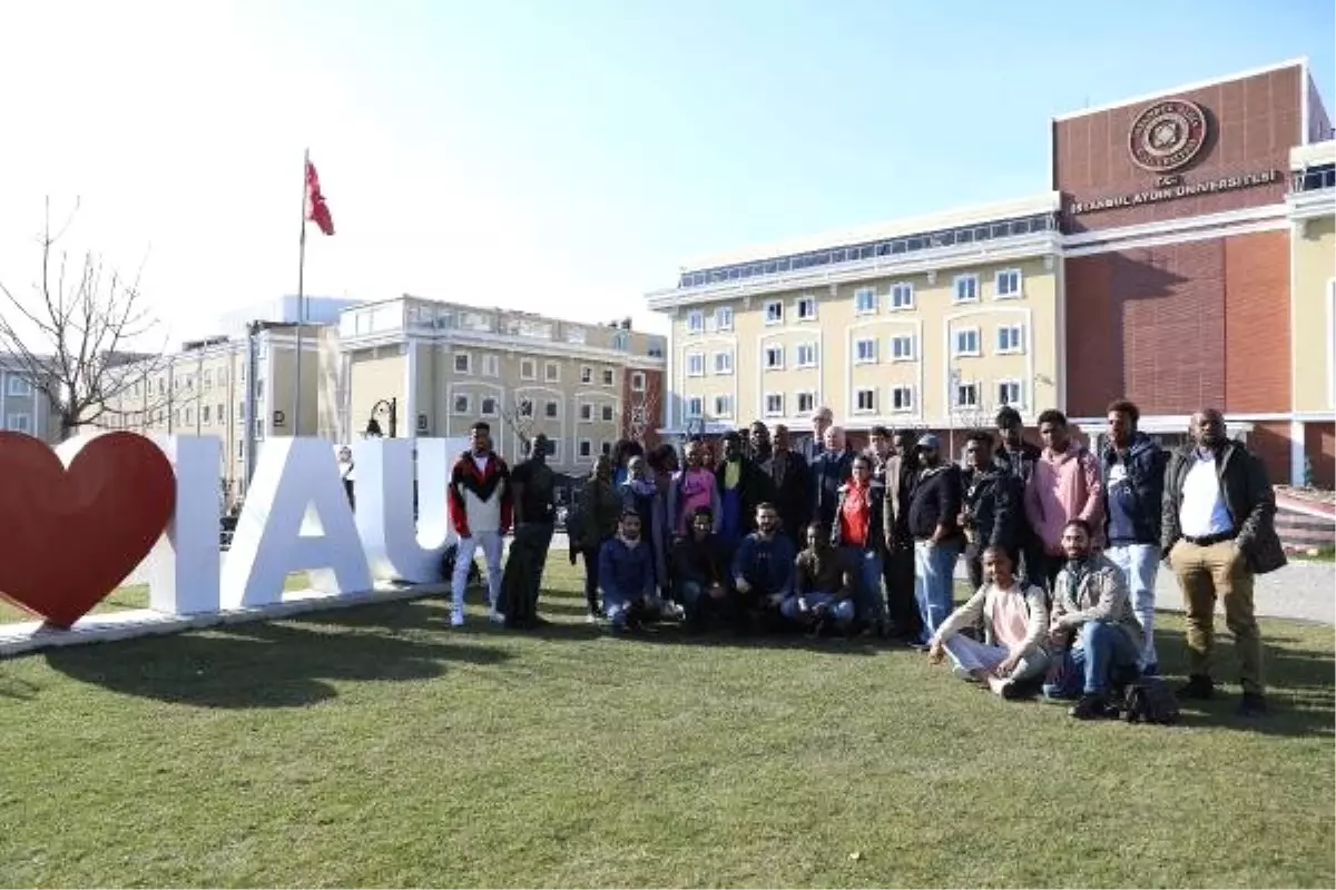 Dünyaya Direnmek İçin Türkiye\'yi Örnek Almalıyız"