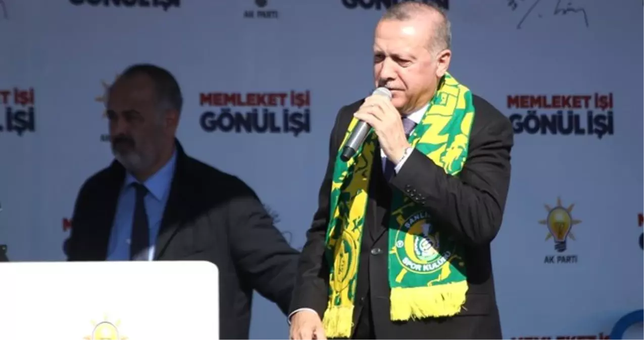 Erdoğan\'la Birlikte Sahneye Çıkan İbrahim Tatlıses, Nereden Nereye Şarkısına Eşlik Etti