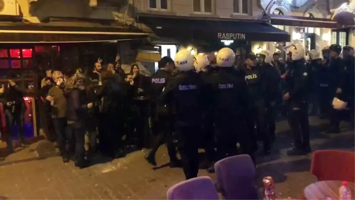 İstiklal Caddesi\'nde Dağılmayan Gruba Polis Müdahalesi