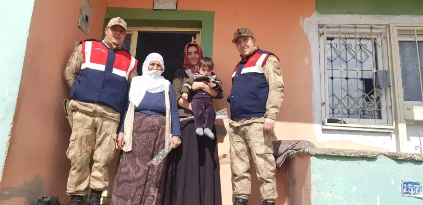 Jandarma Ekipleri Kadınları Unutmadı