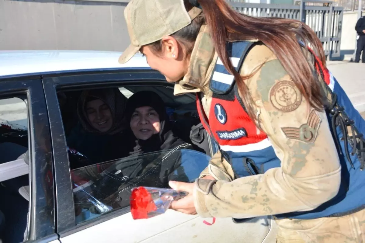 Jandarma ve Emniyet Kadınlar Günü\'nü Kutladı