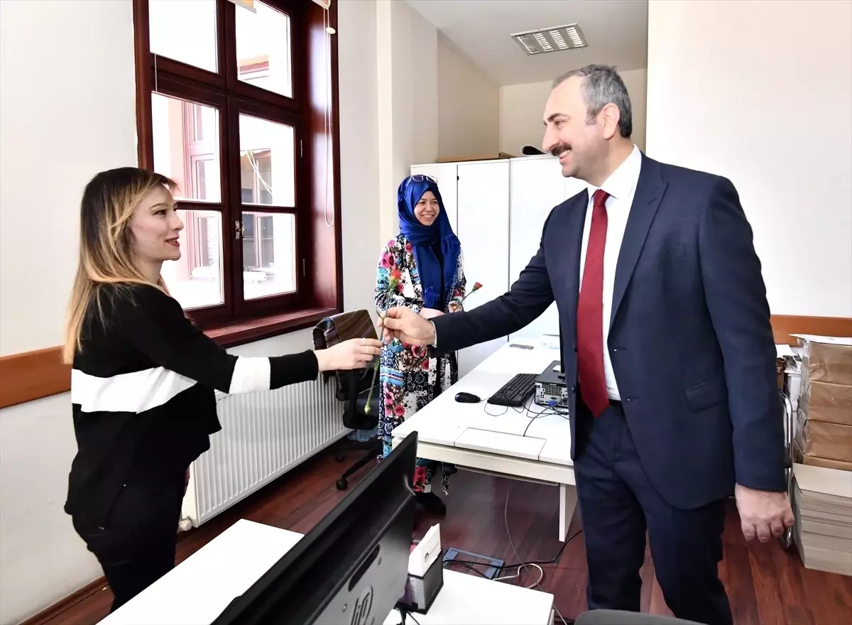 Kadın, Arkasında Hukuk ve Adalet Olduğu İçin Güçlüdür"