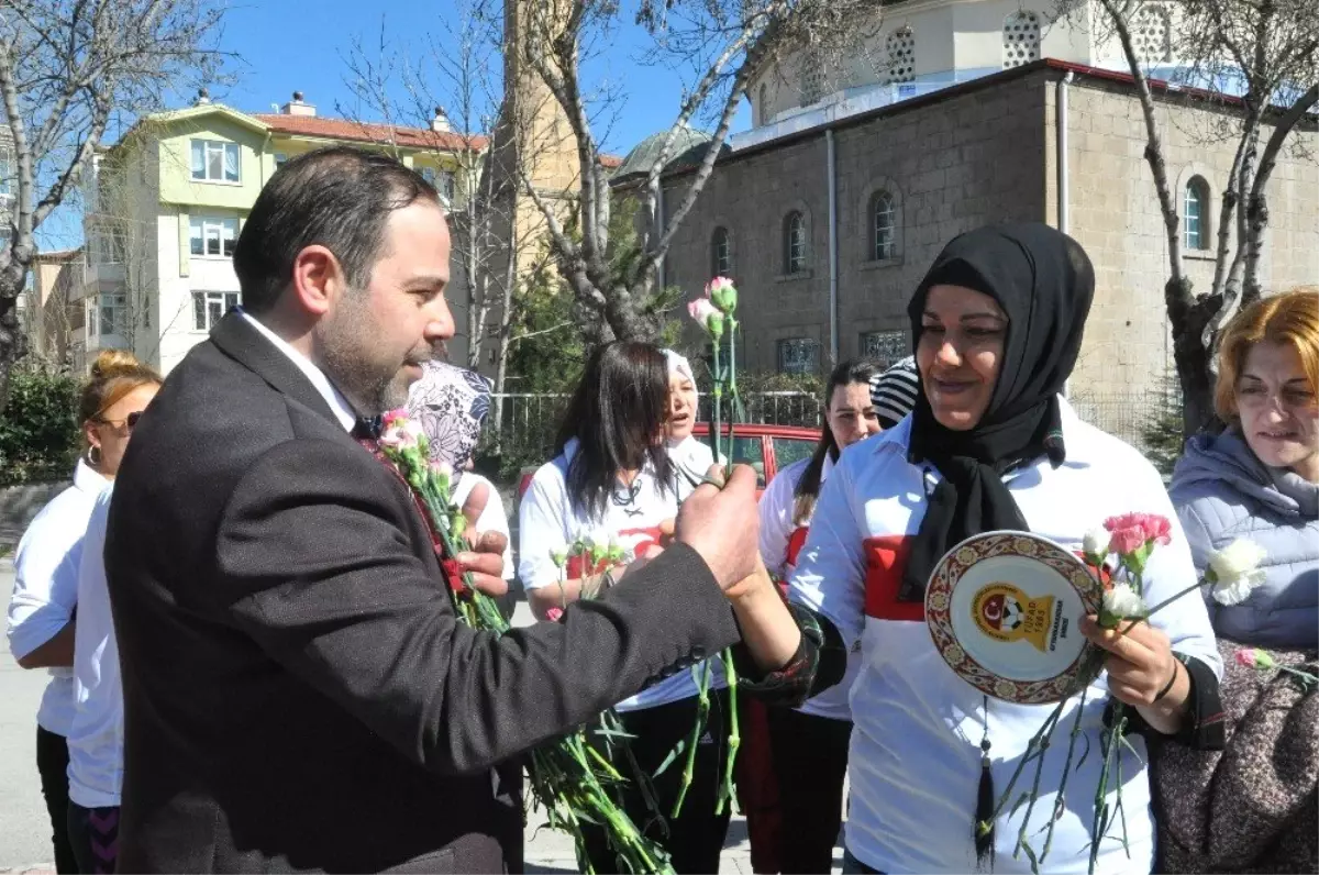 Kadınlar Gününde Sahaya Çıkıp Şampiyonluk İçin Ter Döktüler