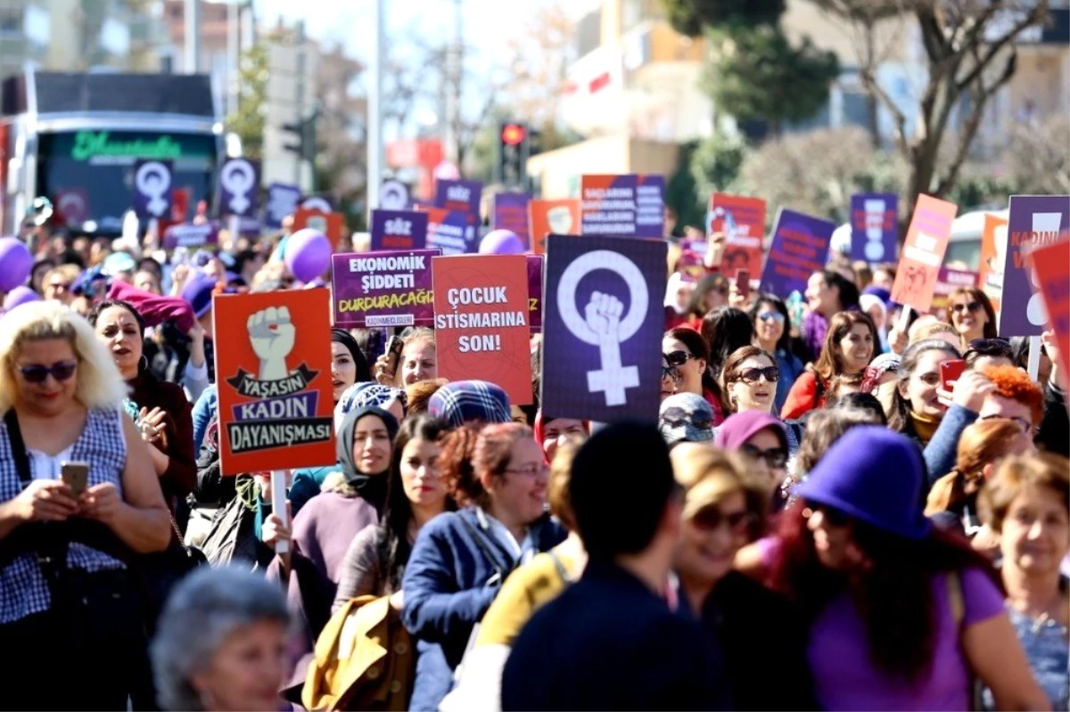 Kadınlardan, Kadınlar Günü\'ne Özel Yürüyüş