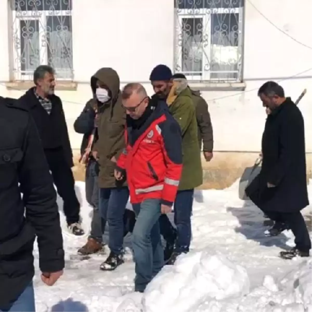 Kardan Yolu Kapalı Olan Köydeki Diyaliz Hastasının Yardımına Umke Yetişti