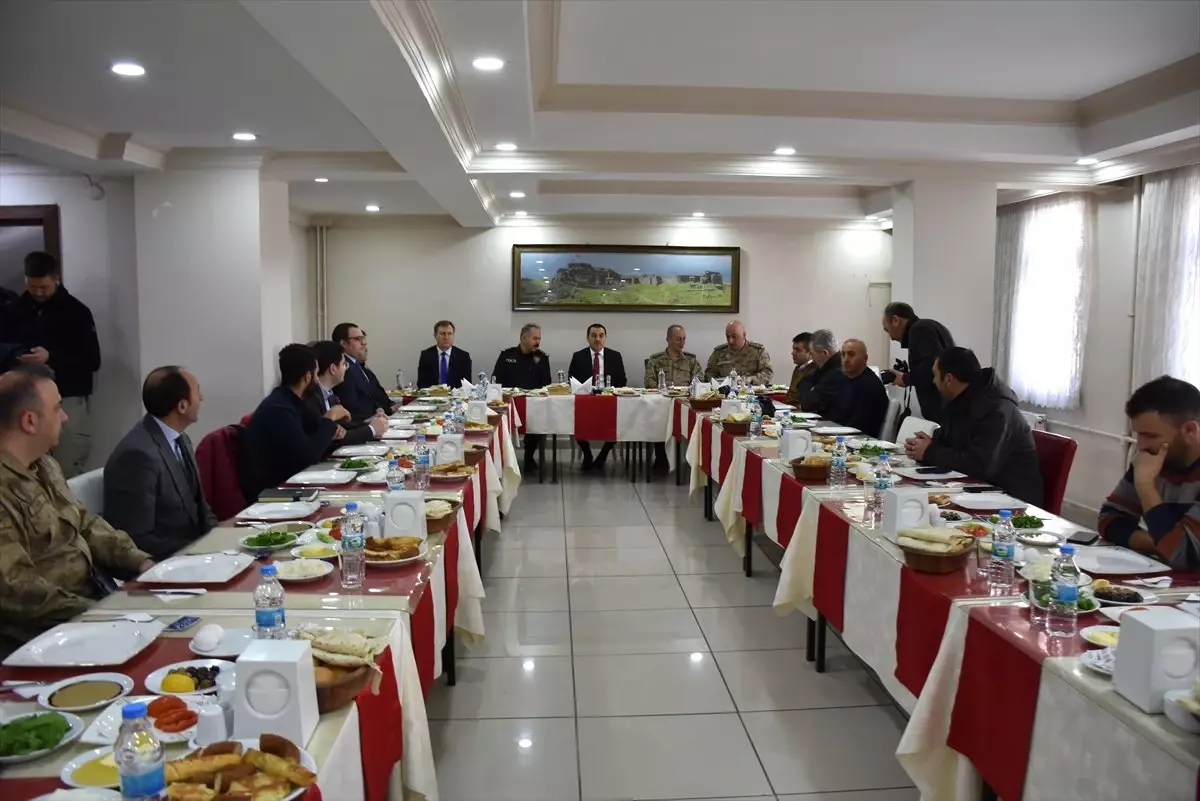 Kars Vali Öksüz Güvenlik Güçlerinin Kentteki Çalışmalarını Anlattı