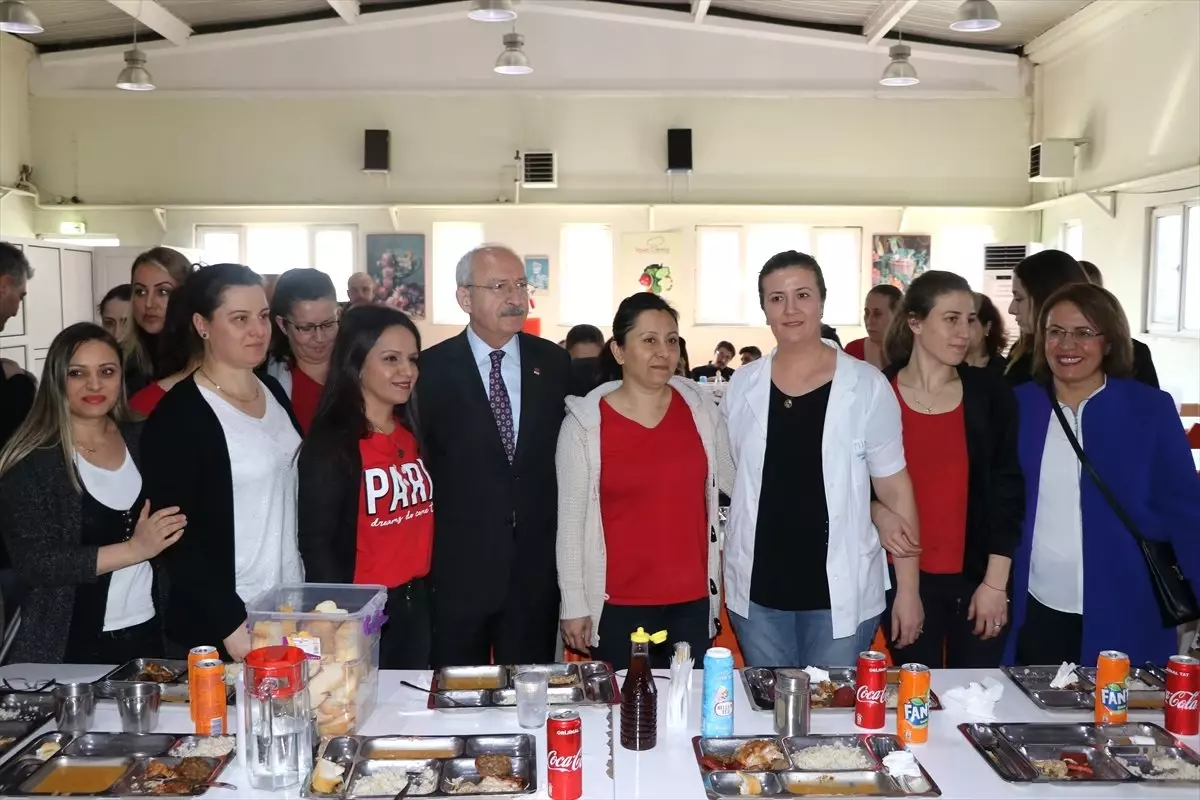 Kılıçdaroğlu, Kadın Fabrika İşçilerini Ziyaret Etti
