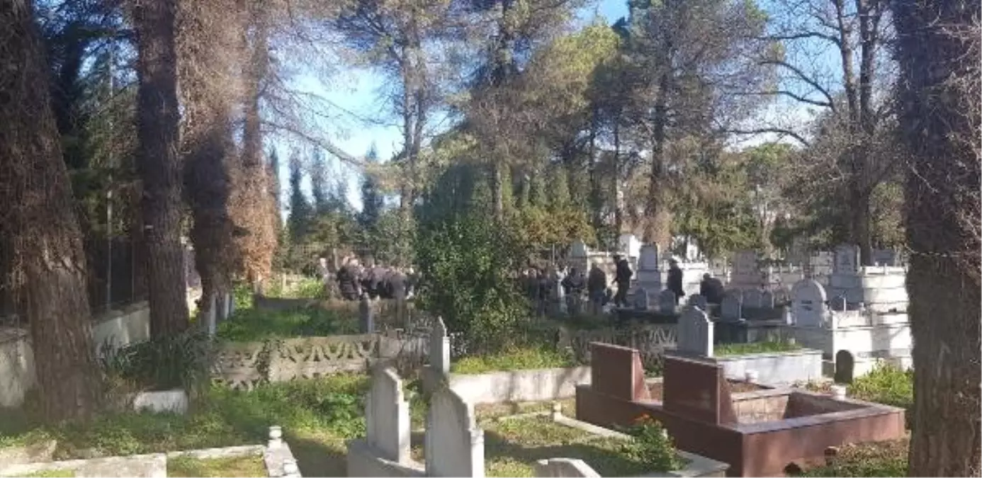 Korumaya Alınan Mezarlıkta Tutanakla Geçici Defin