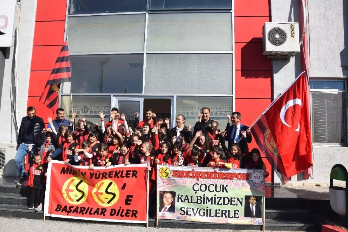 Minik Öğrencilerin Eskişehirspor Sevgisi