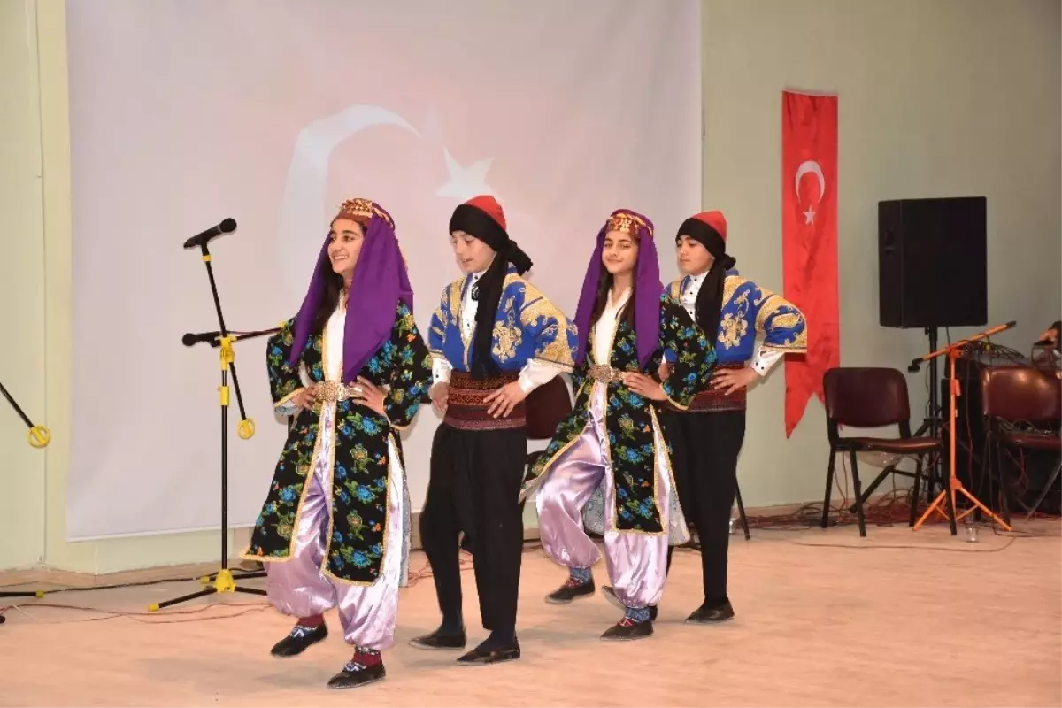 Nusaybin\'de Öğretmenler 8 Mart Dünya Kadınlar Günü Nedeniyle Konser Verdi