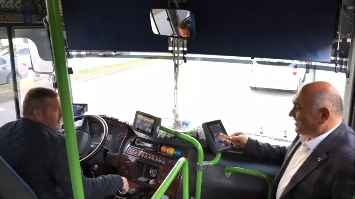 Otomobilini Bıraktı, Seçim Çalışmasına Halk Otobüsü ile Gitti