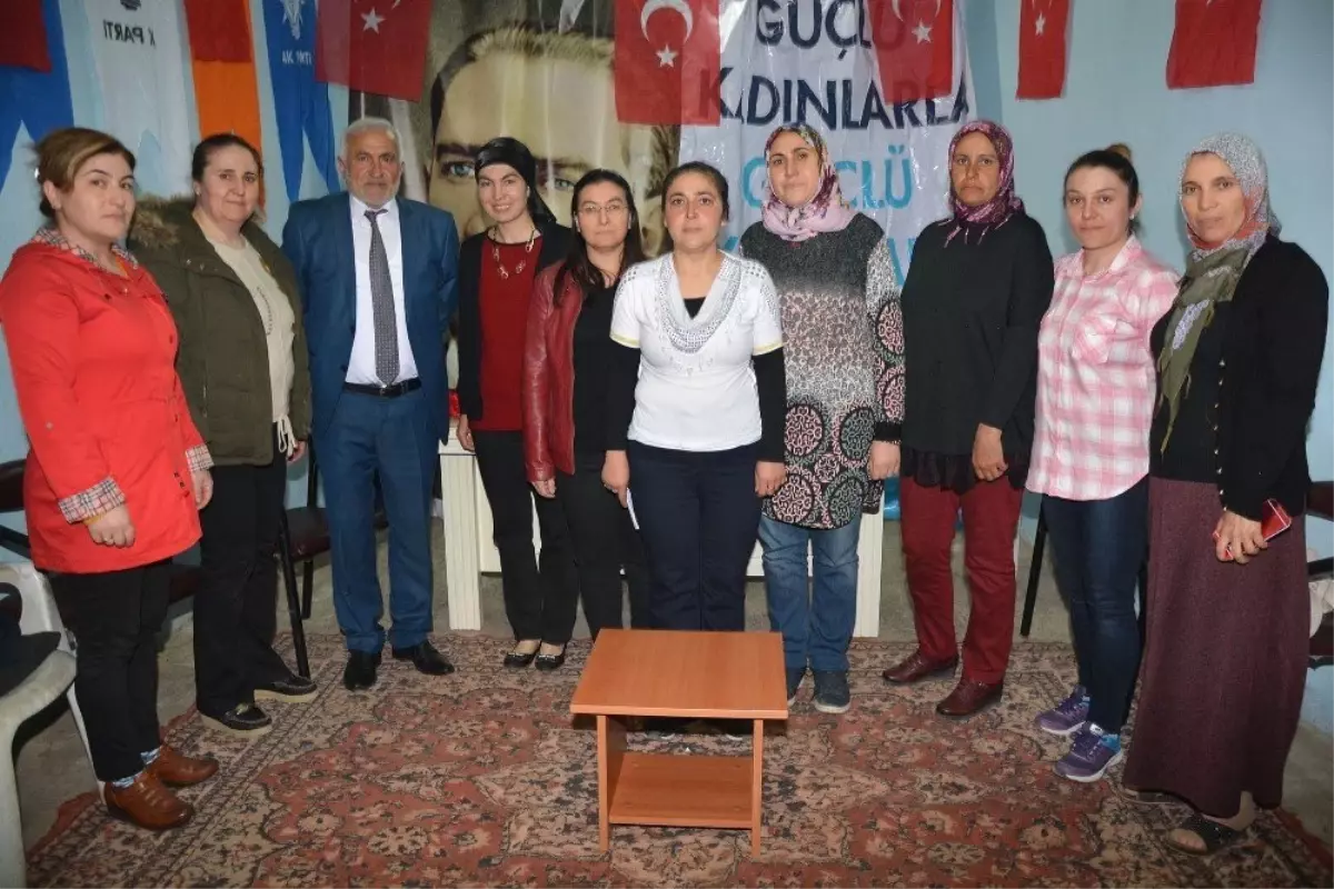 Seçimleri Kazanırlarsa Kasabayı Kadınlar Yönetecek