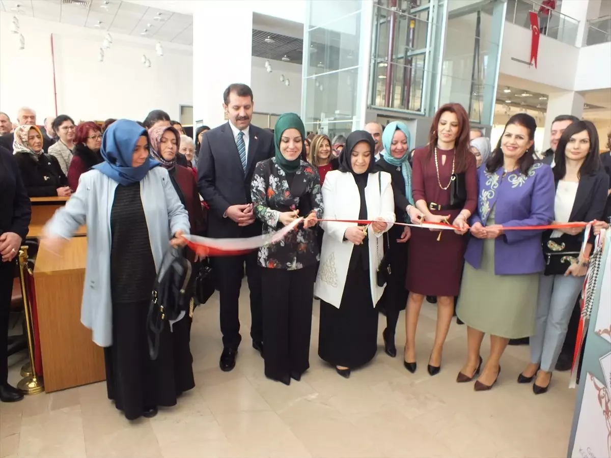 Sivas Kadın Başlıkları ve Gelenekli Sanatlar" Sergisi Açıldı