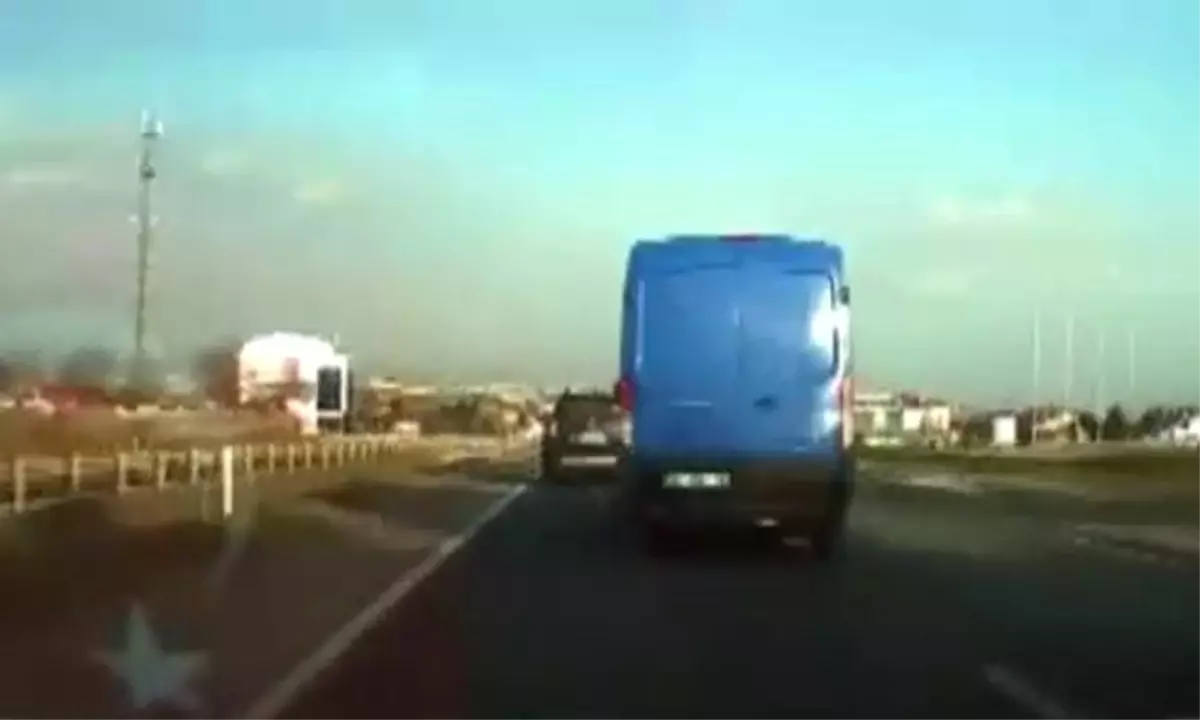 Trafikte Makas Atarak Seyreden Kargo Aracı Kamerada