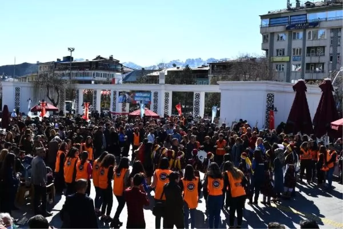 Tunceli\'de 8 Mart Dünya Emekçi Kadınlar Günü Kutlandı