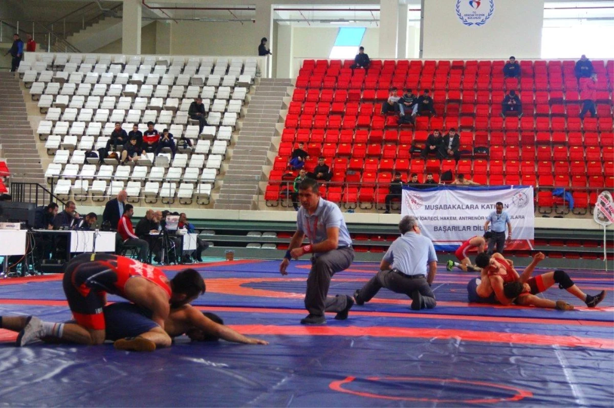 Türkiye Gençler Serbest Güreş Şampiyonası Başladı