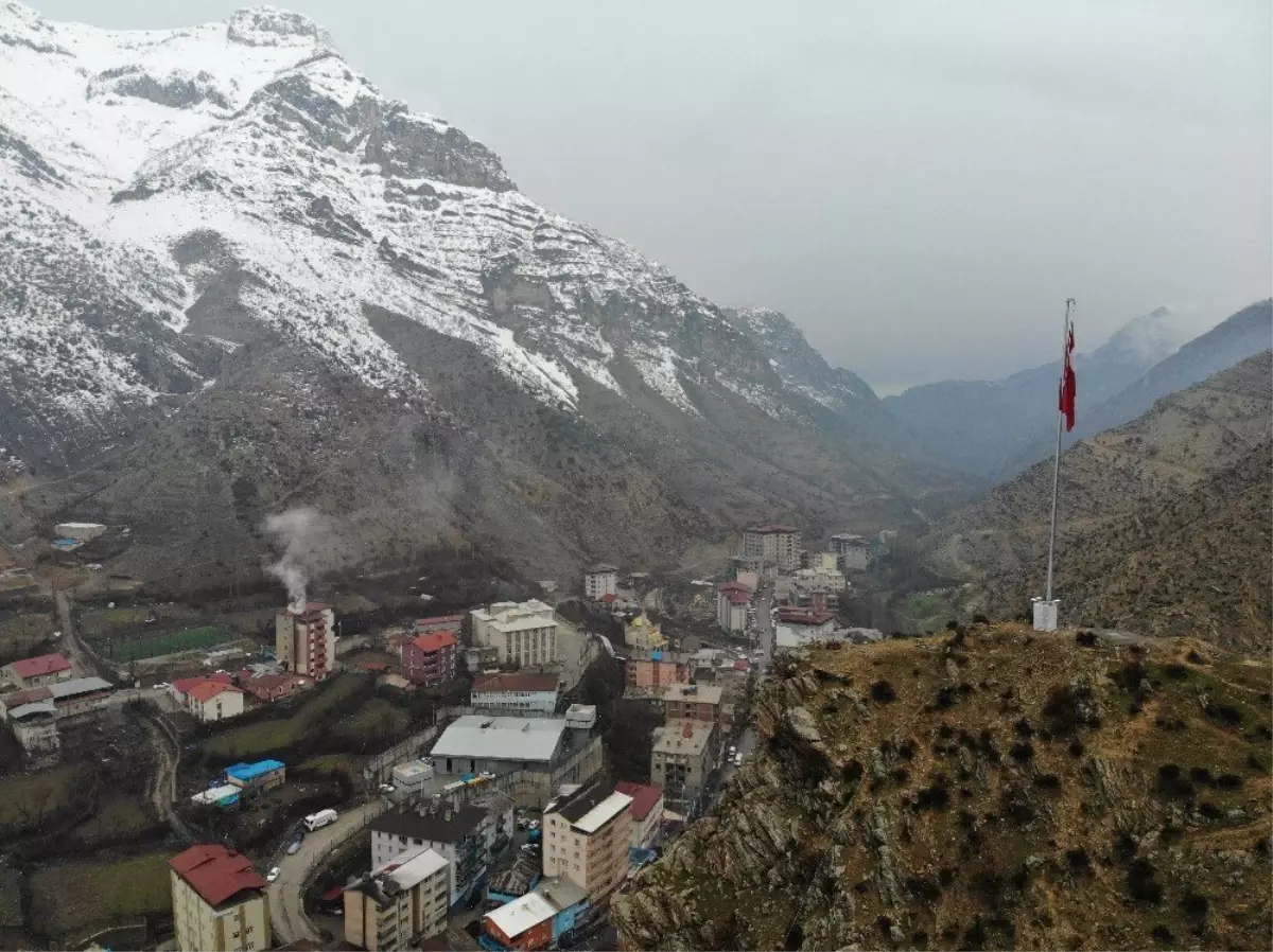 Uludere, Ay Yıldızın Gölgesinde