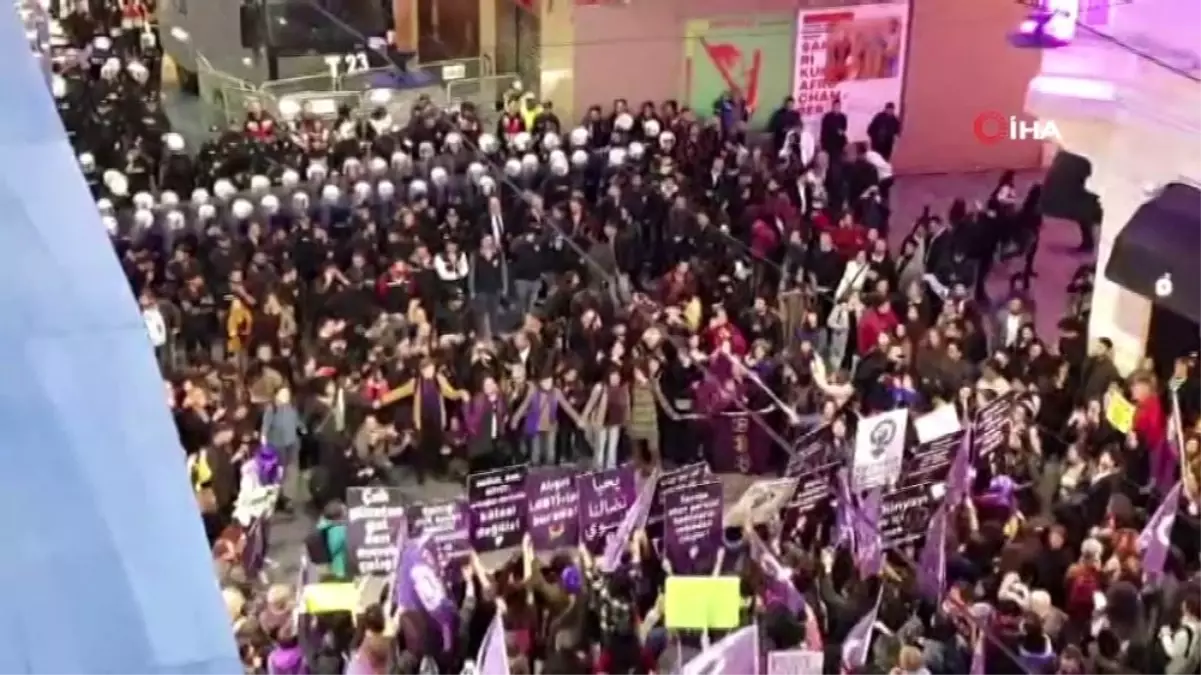 Yüzlerce Kadın İstiklal Caddesi\'nde !