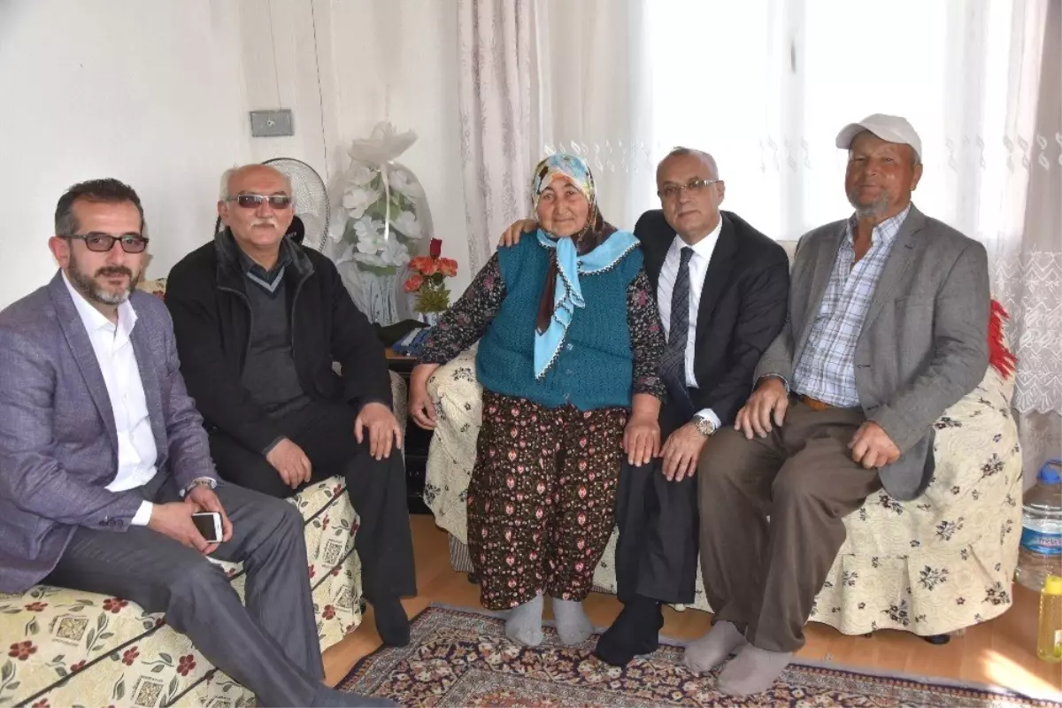 Başkan Kayda, Salihli\'de Kapı Kapı Dolaşıyor