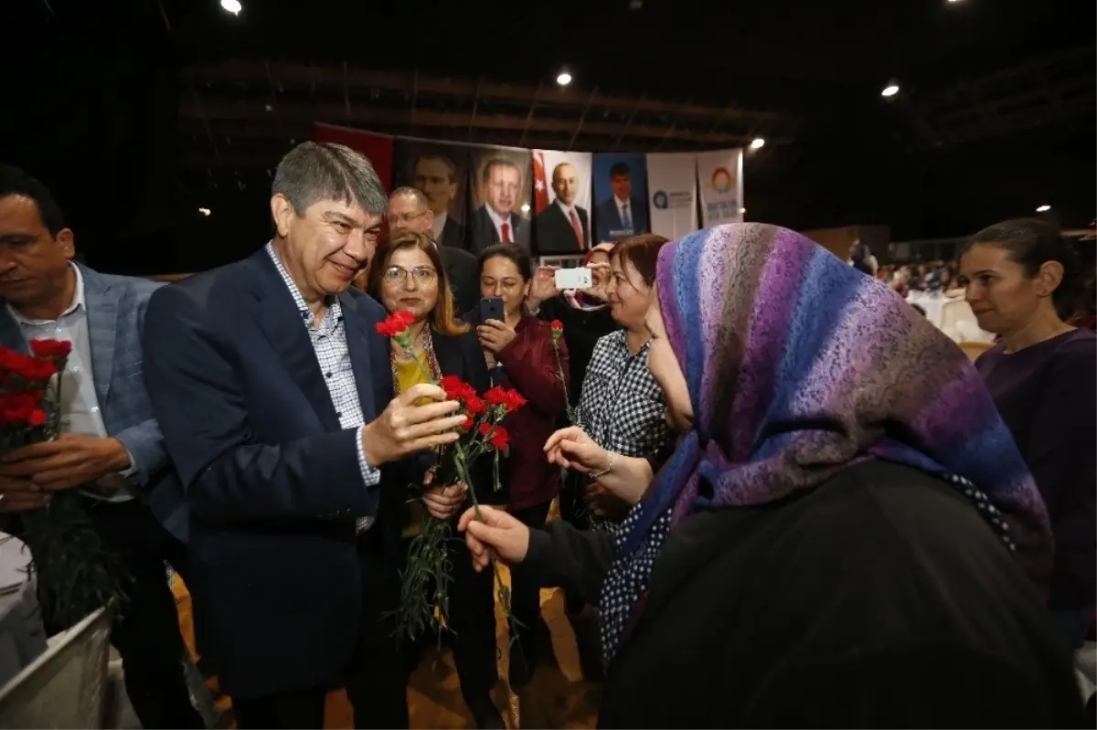 Başkan Türel Belediyenin Kadın Çalışanlarıyla Yemekte Buluştu