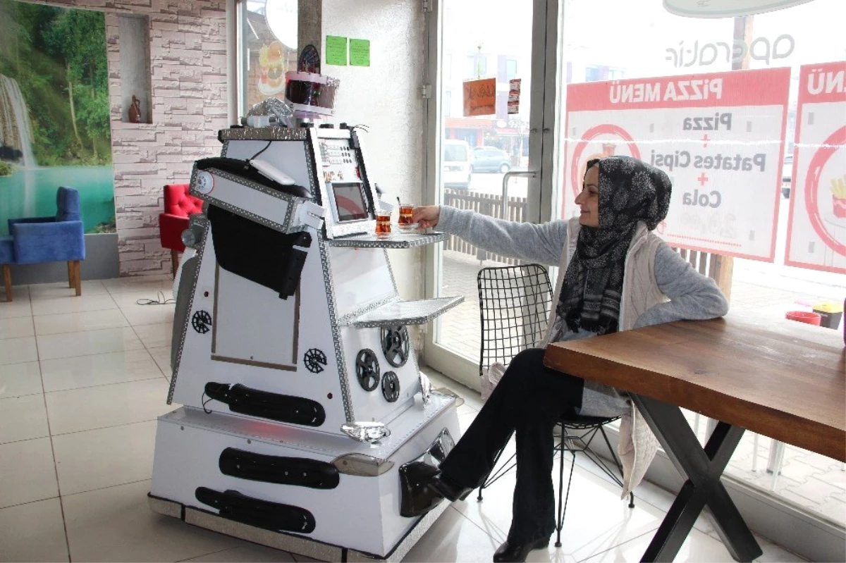 Bu Kafede Servisi Robot Yapıyor