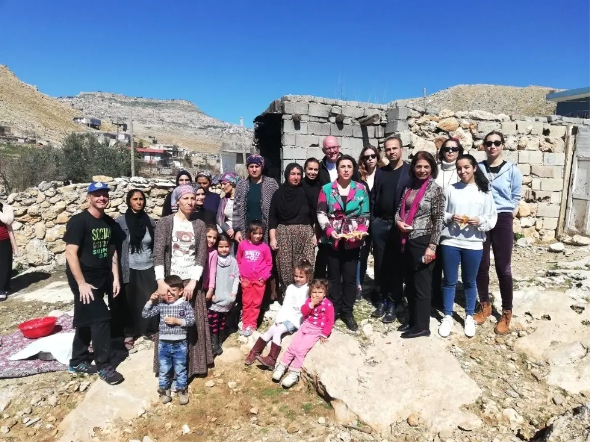 Dünyaca Ünlü Aşçılar Mardin\'de Tandır Ekmeği Yaptı