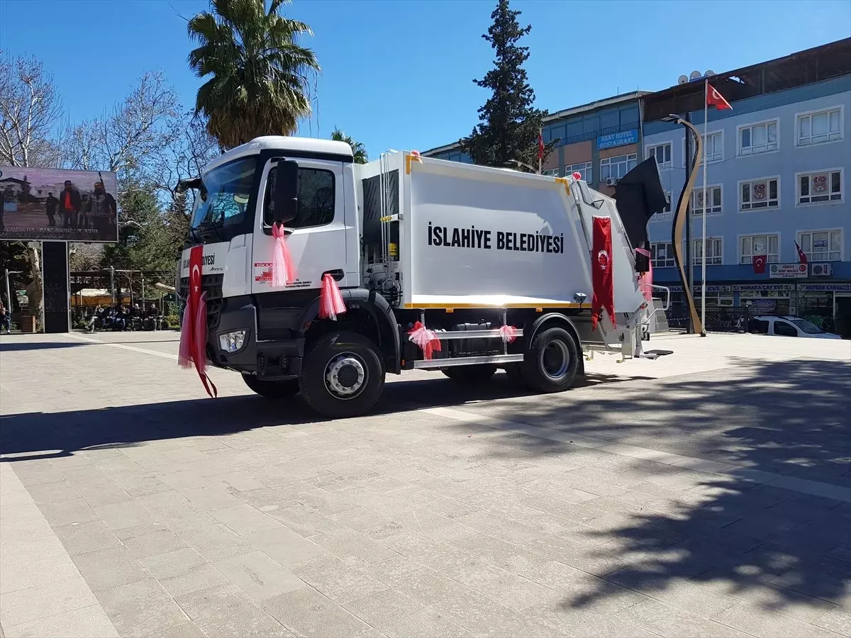 İslahiye Belediyesine 2 Yeni Temizlik Aracı