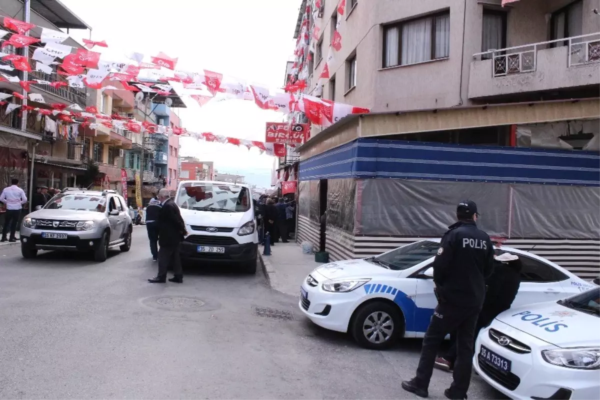 İzmir\'de CHP\'nin Seçim Ofisine Silahlı Saldırı: 2 Yaralı